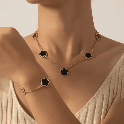 Set Van Cleef – Cadena y Pulsera de Elegancia y Fortuna