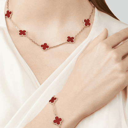 Set Van Cleef – Cadena y Pulsera de Elegancia y Fortuna