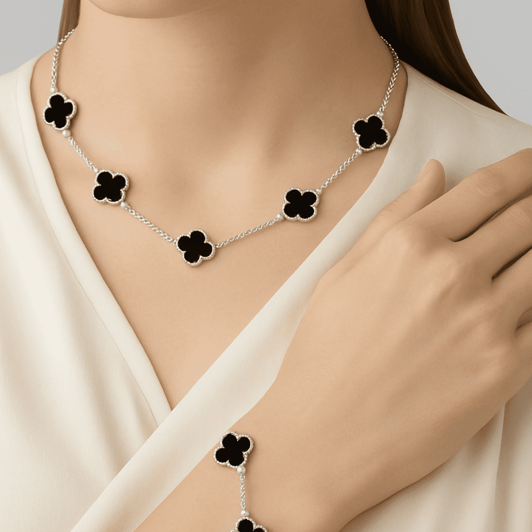 Set Van Cleef – Cadena y Pulsera de Elegancia y Fortuna