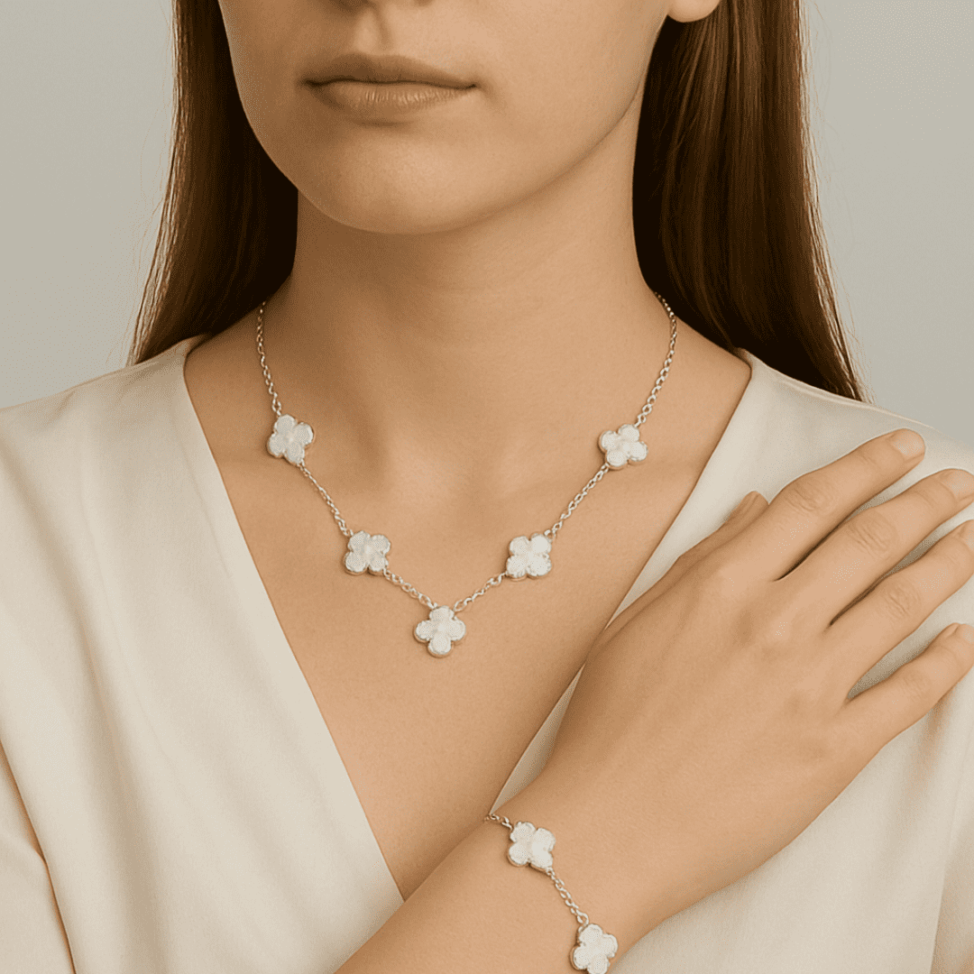 Set Van Cleef – Cadena y Pulsera de Elegancia y Fortuna